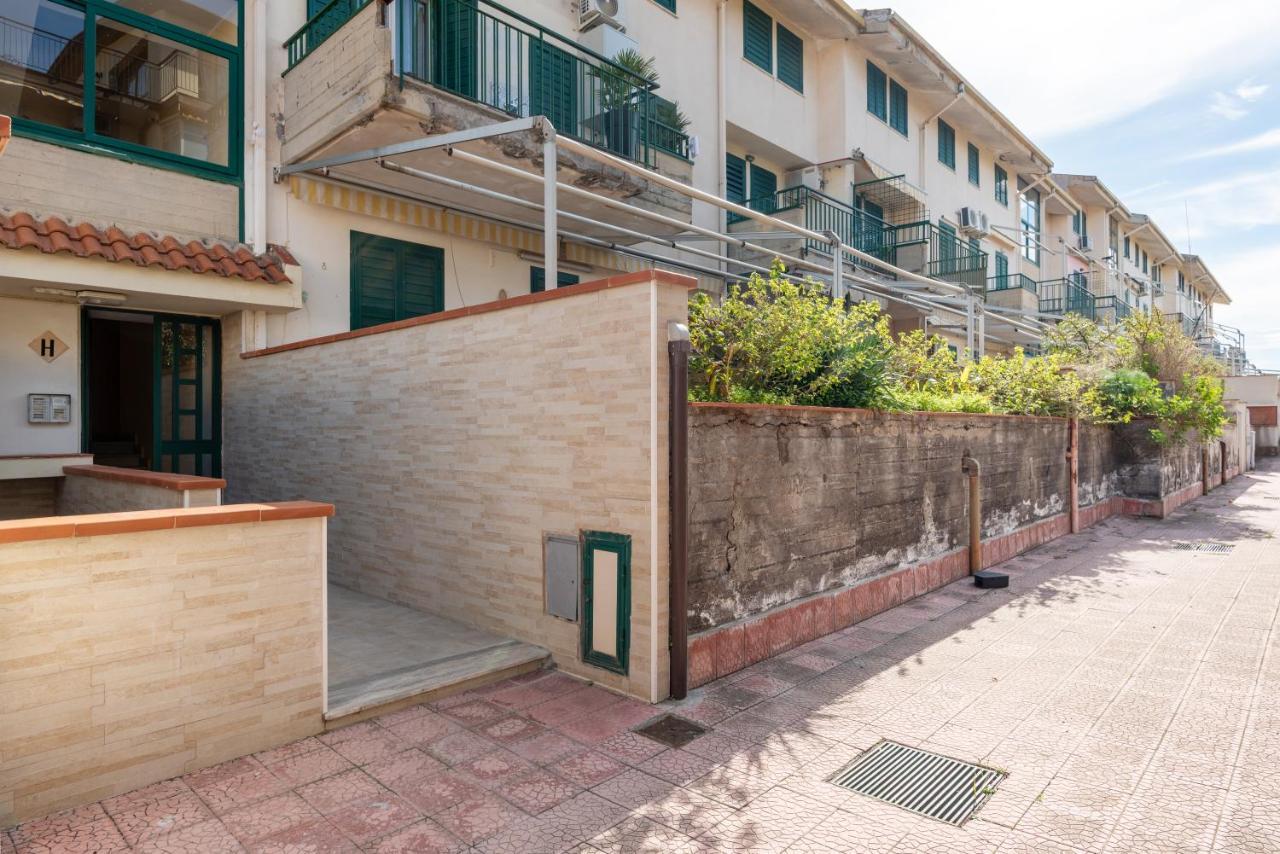 La Casa Di Tobia & Little Paradise Beach Apartments Giardini-Naxos Extérieur photo